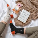 جوراب لنگه به لنگه خال خالی