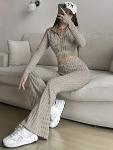 ست تی شرت کراپ و شلوار زنانه